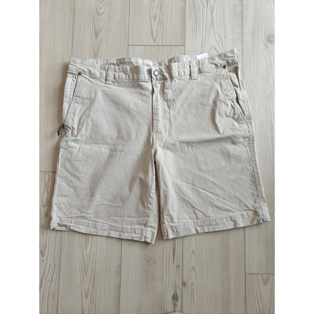 Columbia Men's Beige Cotton chino shorts Size 42w 10L